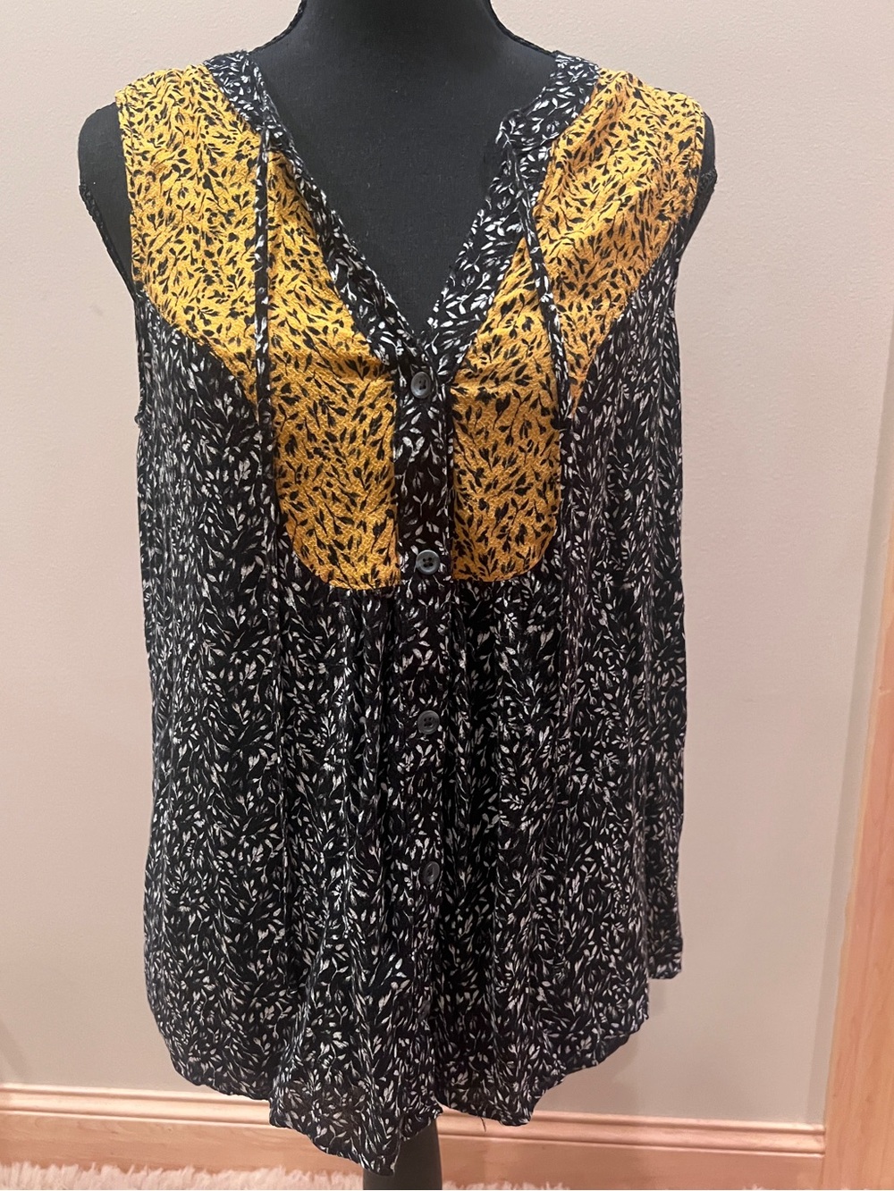 Knox Rose Boho Sleeveless Tie Neck Blouse Black Mustard Leaf Print Cottagecore M